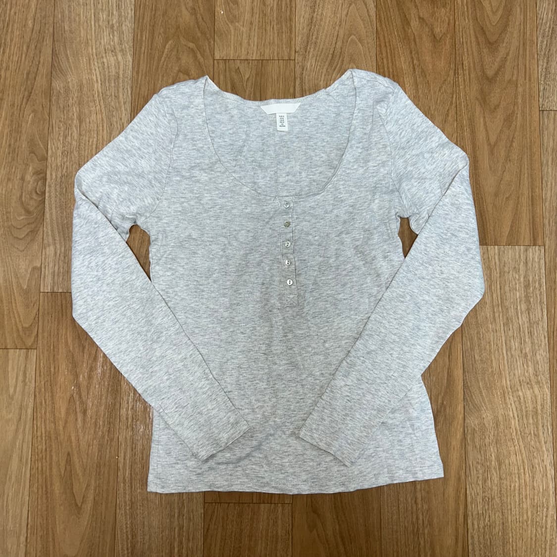 H&M 단추 긴팔 티셔츠 상품이미지1