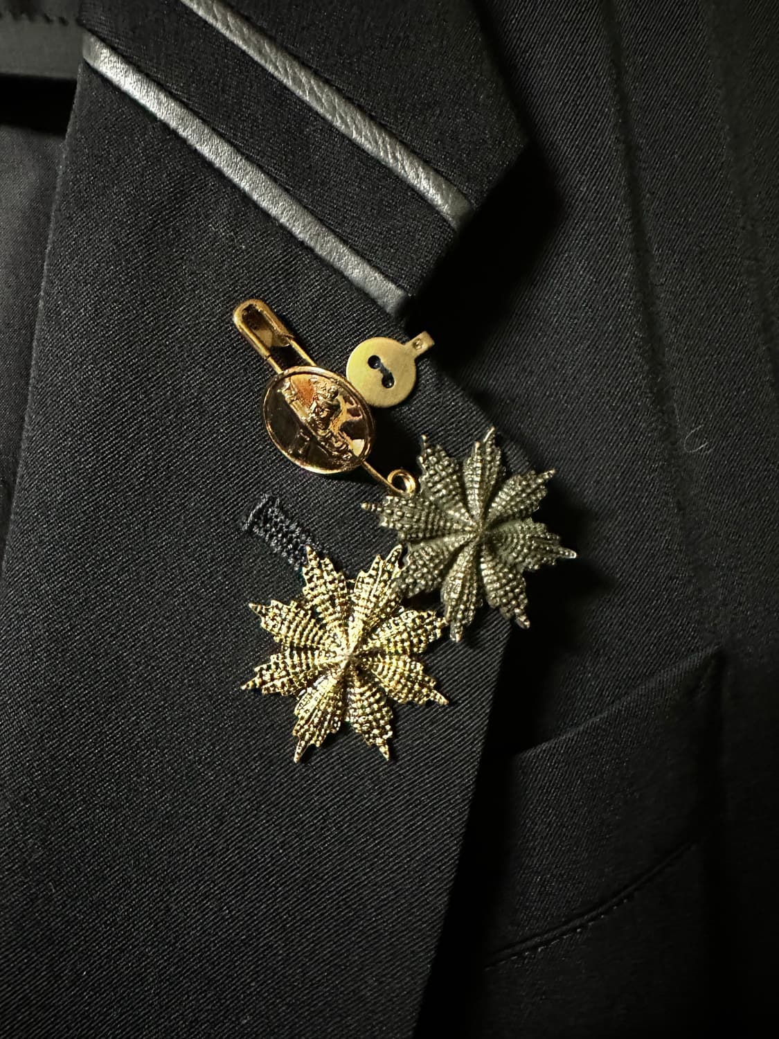 요지야마모토 브로치 레더블레이저 상품이미지1