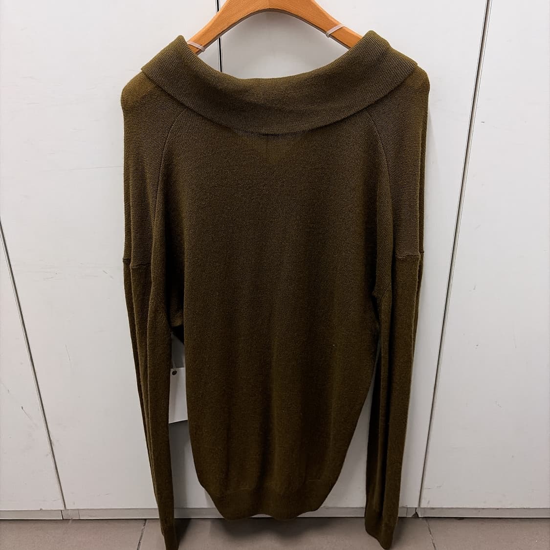 (정품/새상품) KHAITE 케이트 여성 카키 캐시미어 폴로 니트 상품이미지2