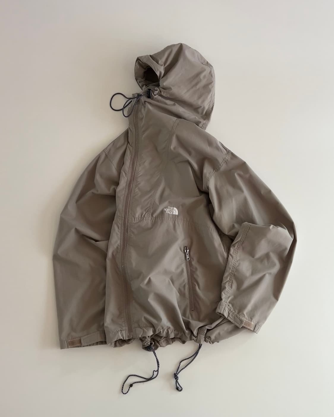 노스페이스 미들로고 바람막이 100 상품이미지1