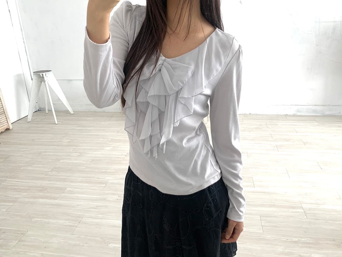 Soft Gray Ruffle Top 상품이미지2