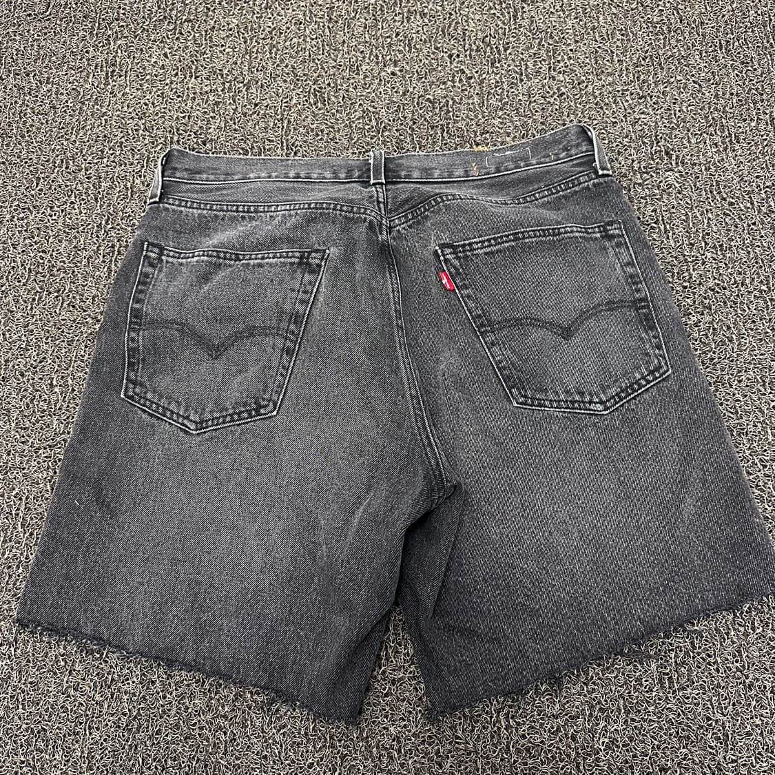 리바이스 프리미엄 데님 흑청반바지 34인치 상품이미지4