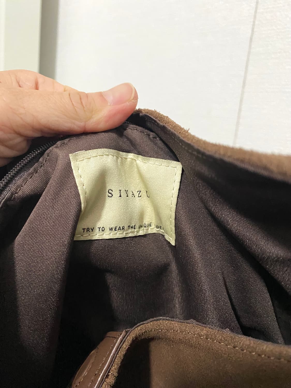 시야쥬 플로우백 소가죽 스웨이드 숄더백  상품이미지8