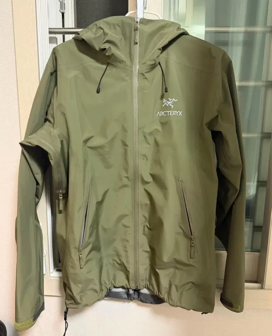 아크테릭스 베타 LT M 사이즈 타츠  크림가 130넘어가는데  상태 깔 상품이미지1