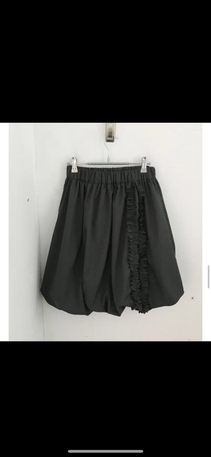 피에브레 프릴 미디 펌킨 스커트 챠콜그레이 샵피에브레 상품이미지1