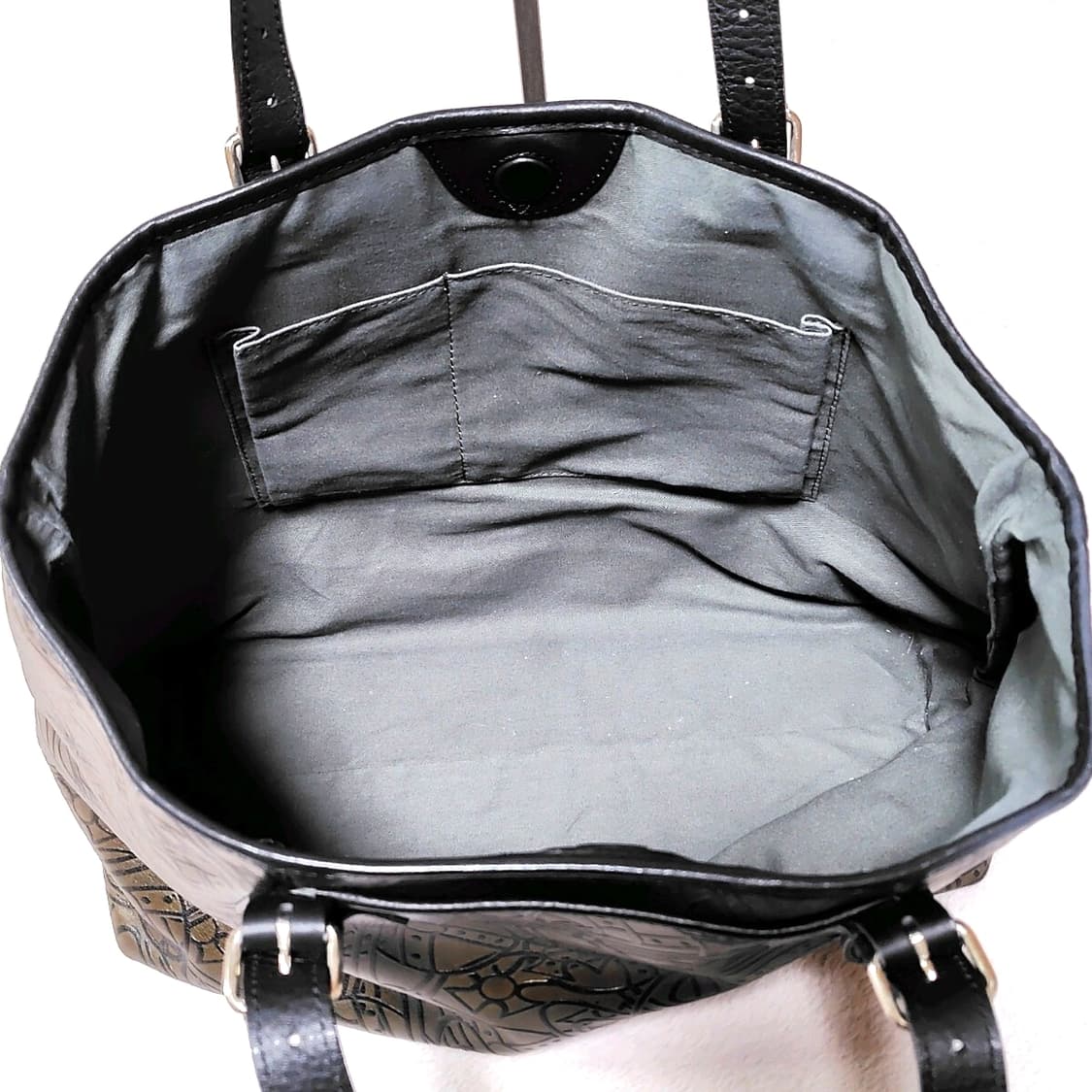 비비안 웨스트우드 로고 패턴 가죽 토트백 상품이미지8