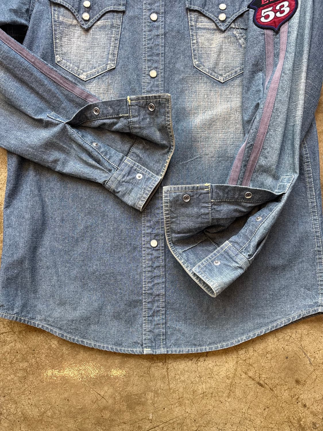 리바이스 자수 패치 데님 셔츠 상품이미지3