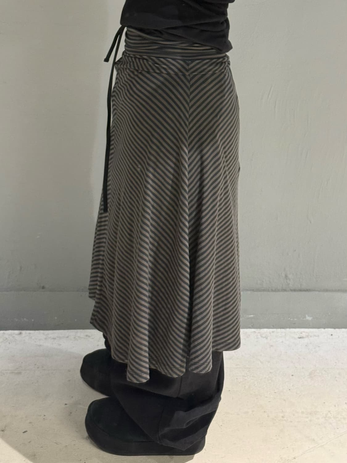 stripe pattern flare-fit skirt 상품이미지4