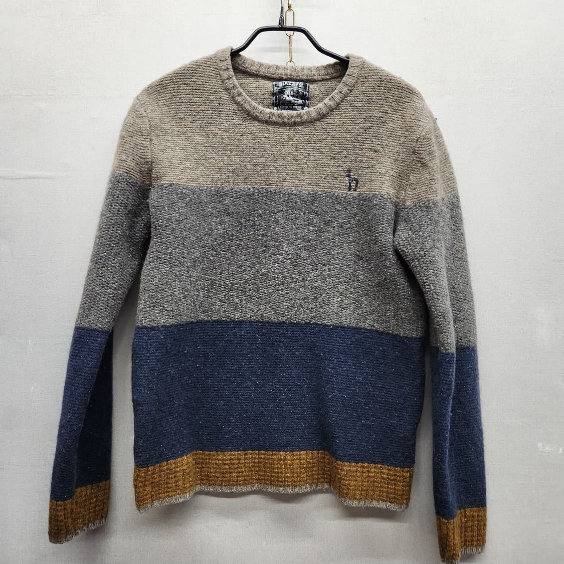 헤지스 배색 스트라이프 로고 니트 S 상품이미지1