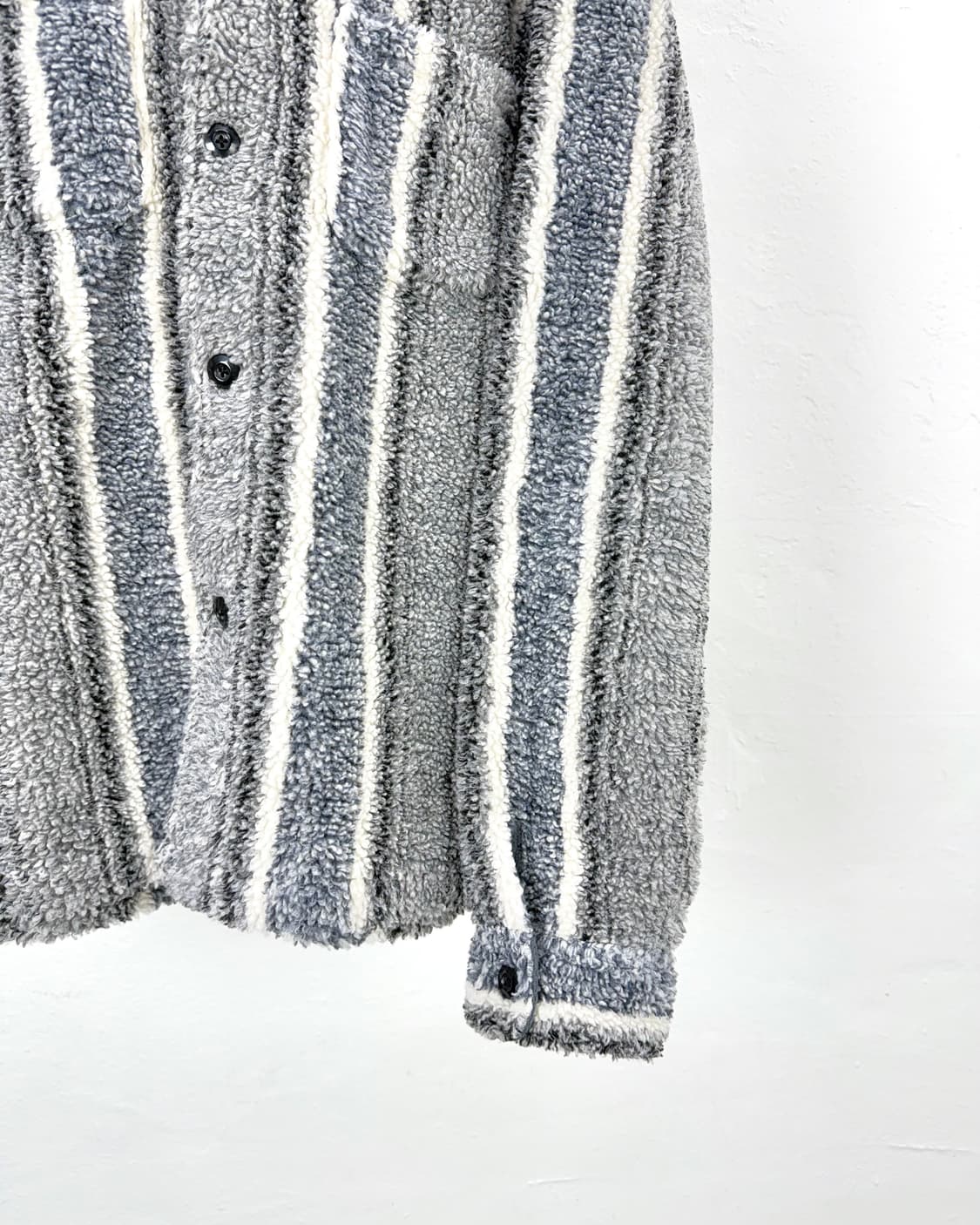 스투시 23fw 스트라이프 쉐르파 셔츠 차콜 상품이미지6