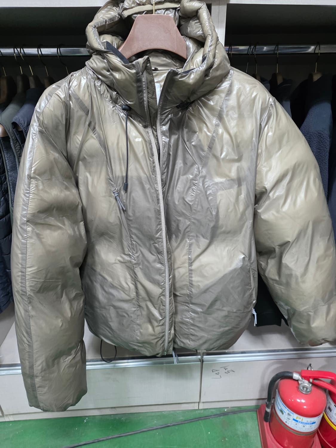 로아하이킹 다운패딩 라지사이즈 판매합니다 상품이미지1