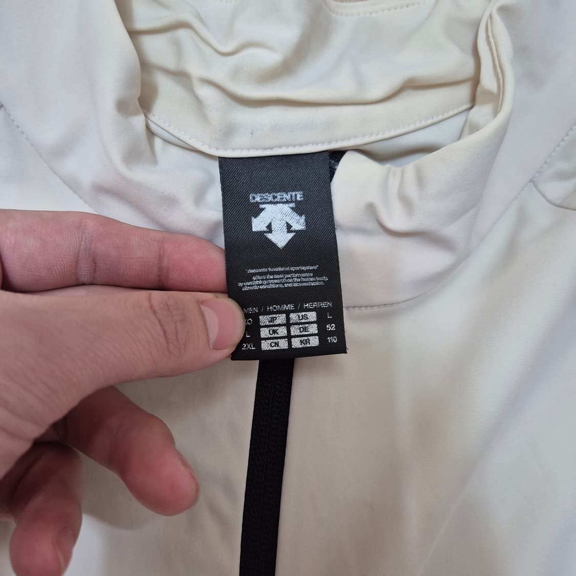 데상트 스위스 트라이애슬론팀 스트레치 경량 바람막이 자켓 상품이미지6