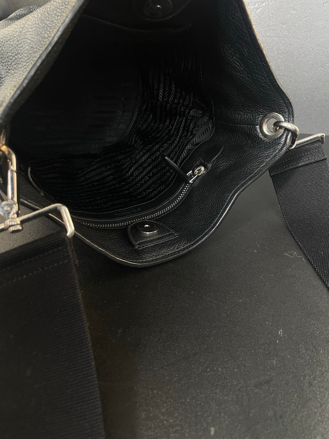 PRADA 프라다 비텔로 피닉스 블랙 버킷백 숄더백 상품이미지8