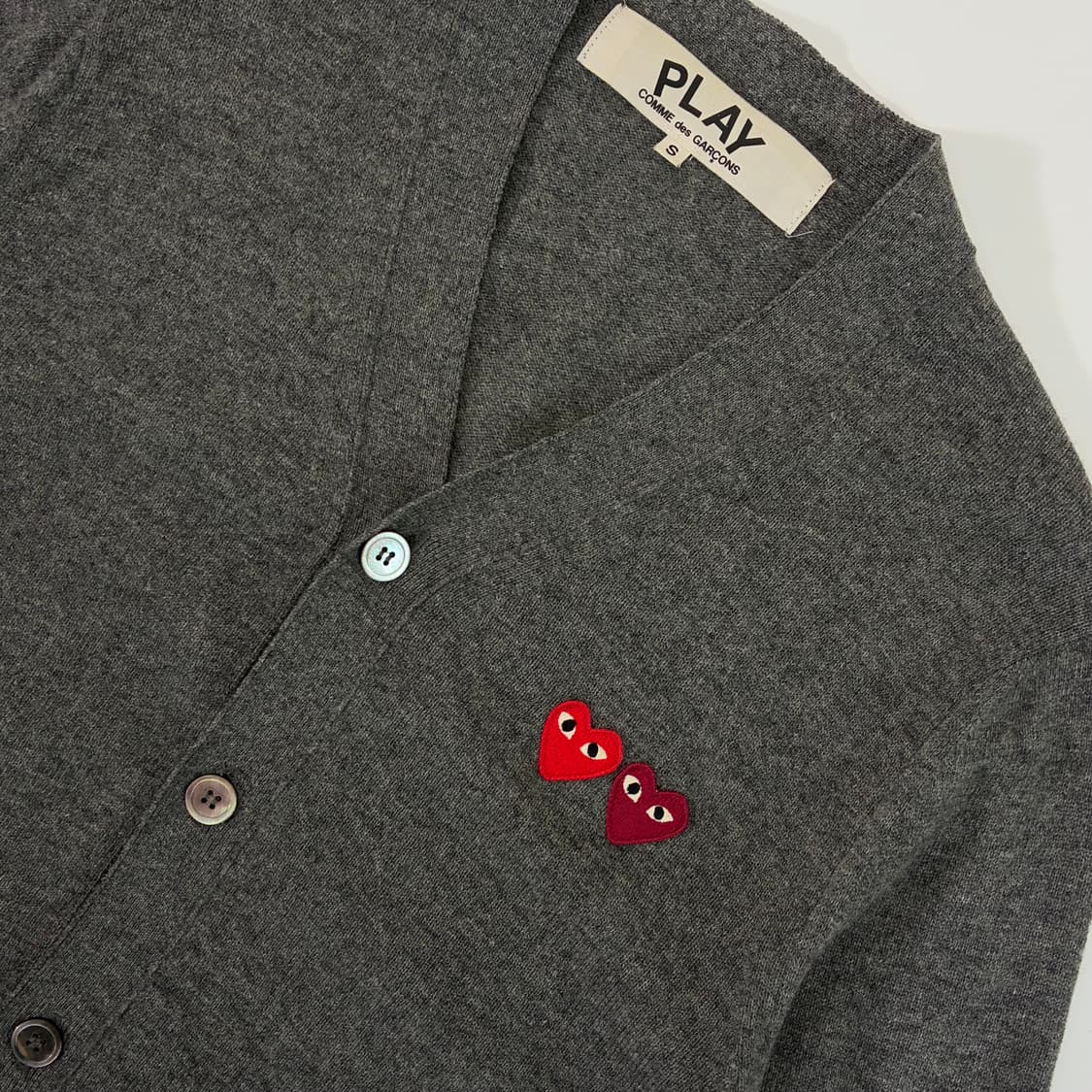 Comme des Garçons  꼼데가르송 더블하트 자수 그레이 가디건 상품이미지3