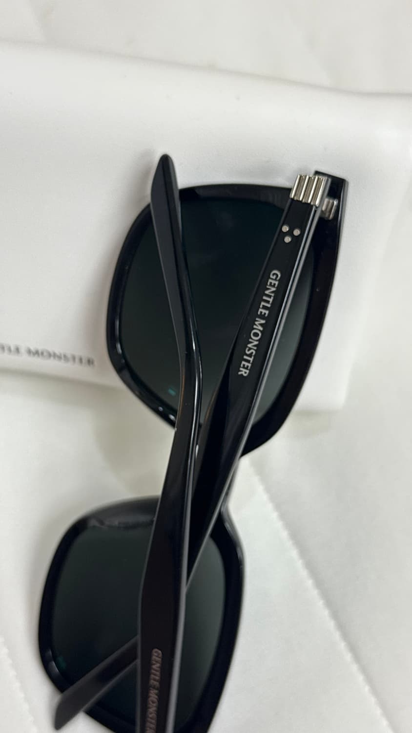 젠틀몬스터 바이로우 블랙(01) 선글라스  - 실착 1회 S급 상품이미지5