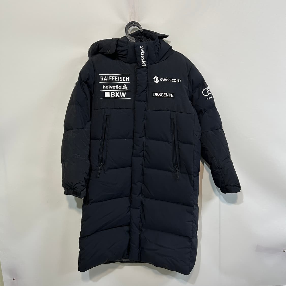 데상트 스위스 스키팀 롱패딩 남녀공용 상품이미지1