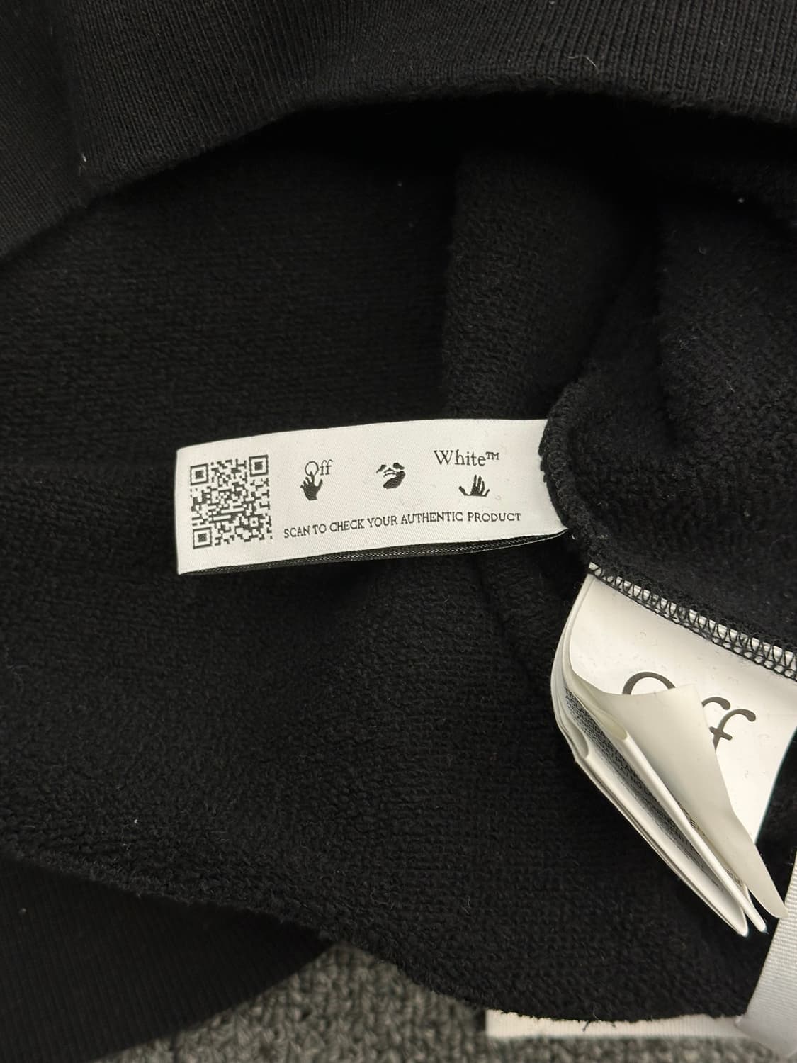 XL)오프화이트 카라바조 블랙 기모 후디 상품이미지6