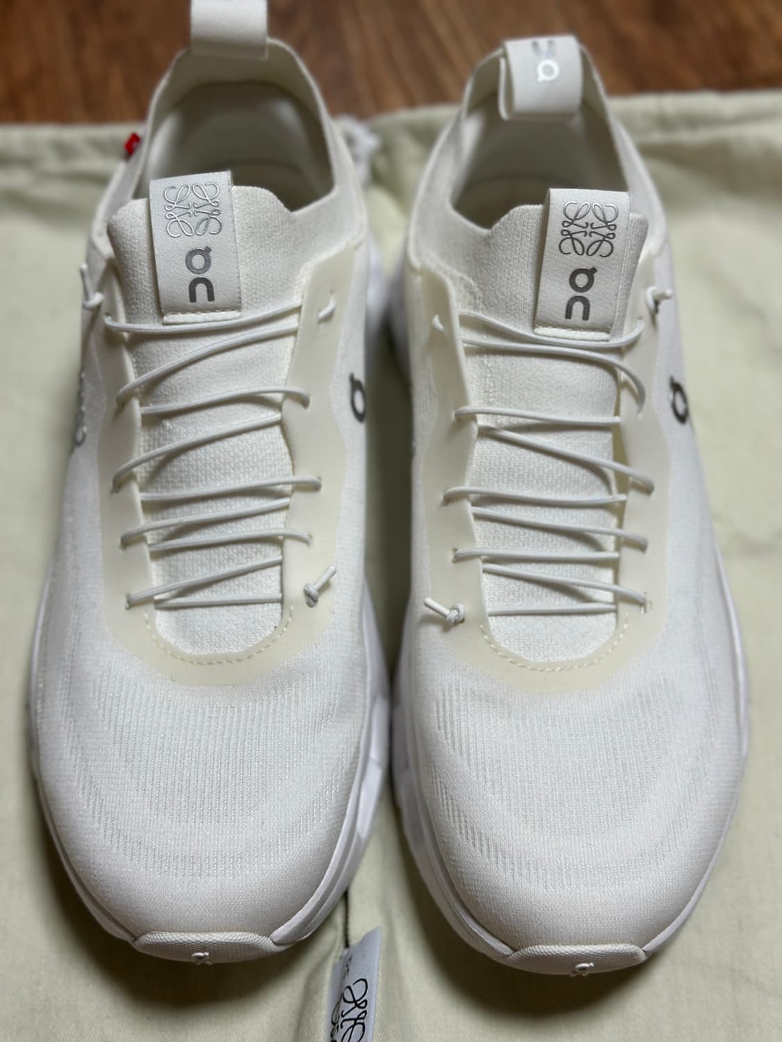 로에베 x 온 러닝 클라우드틸트 2.0 흰색 상품이미지2