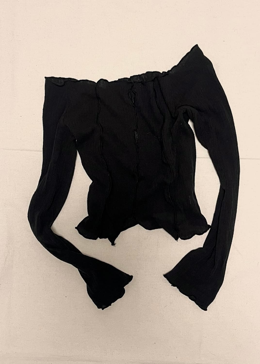 black off shoulder cut-out top 상품이미지5