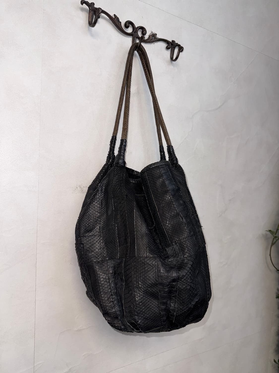 Black real python skin bucket bag 상품이미지3