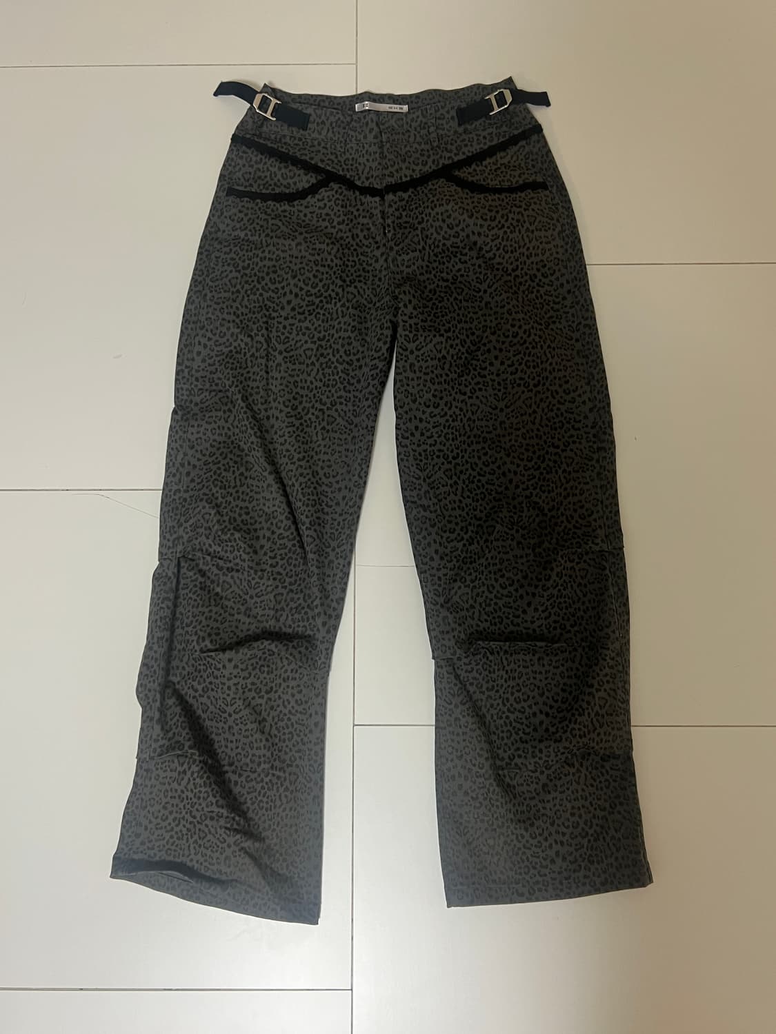 셋업이엑스이-LEOPARD LACE PANTS / CHARCOAL 상품이미지3