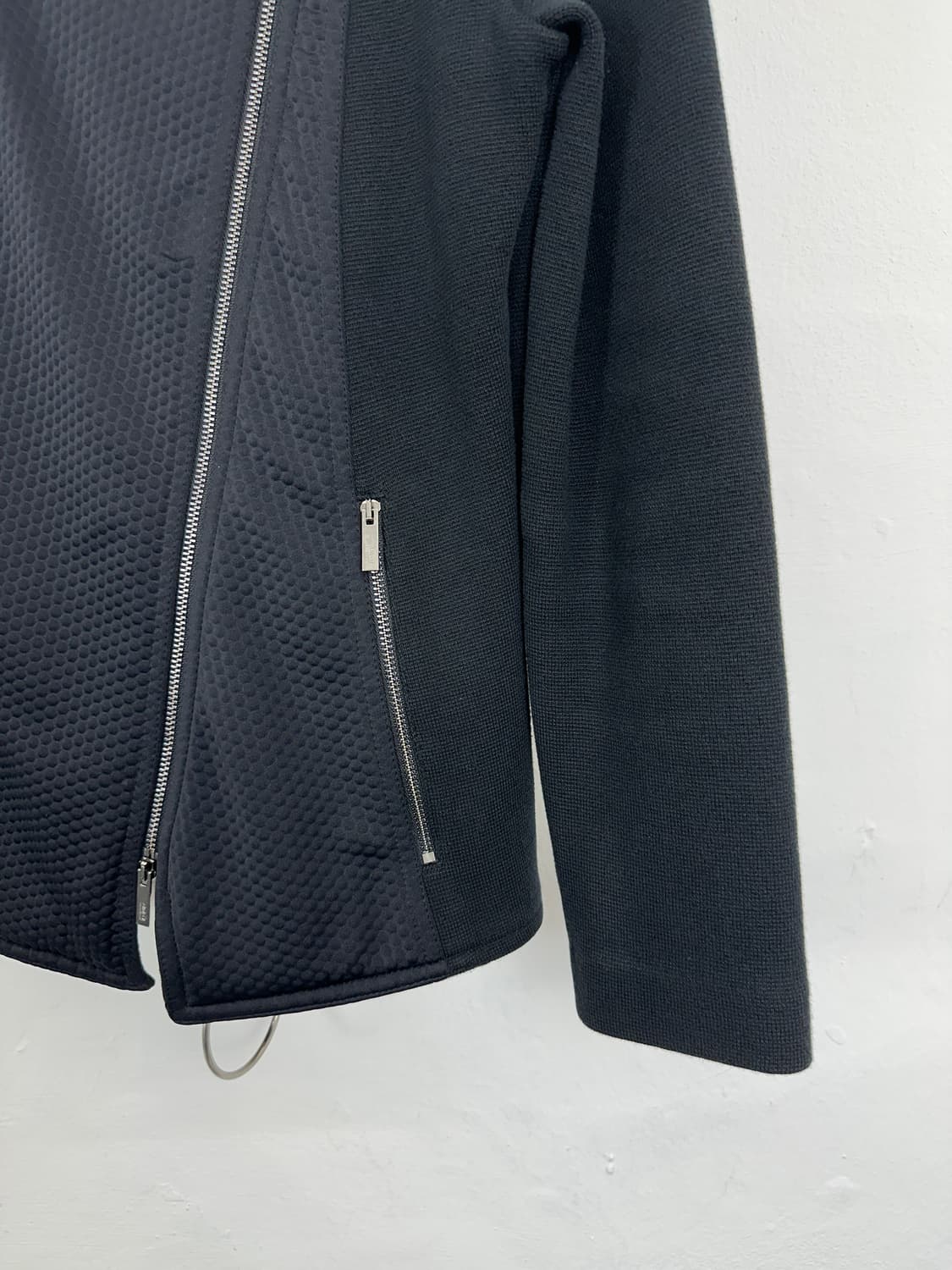 Armani Collezioni Asymmetric Embossed 2- 상품이미지6