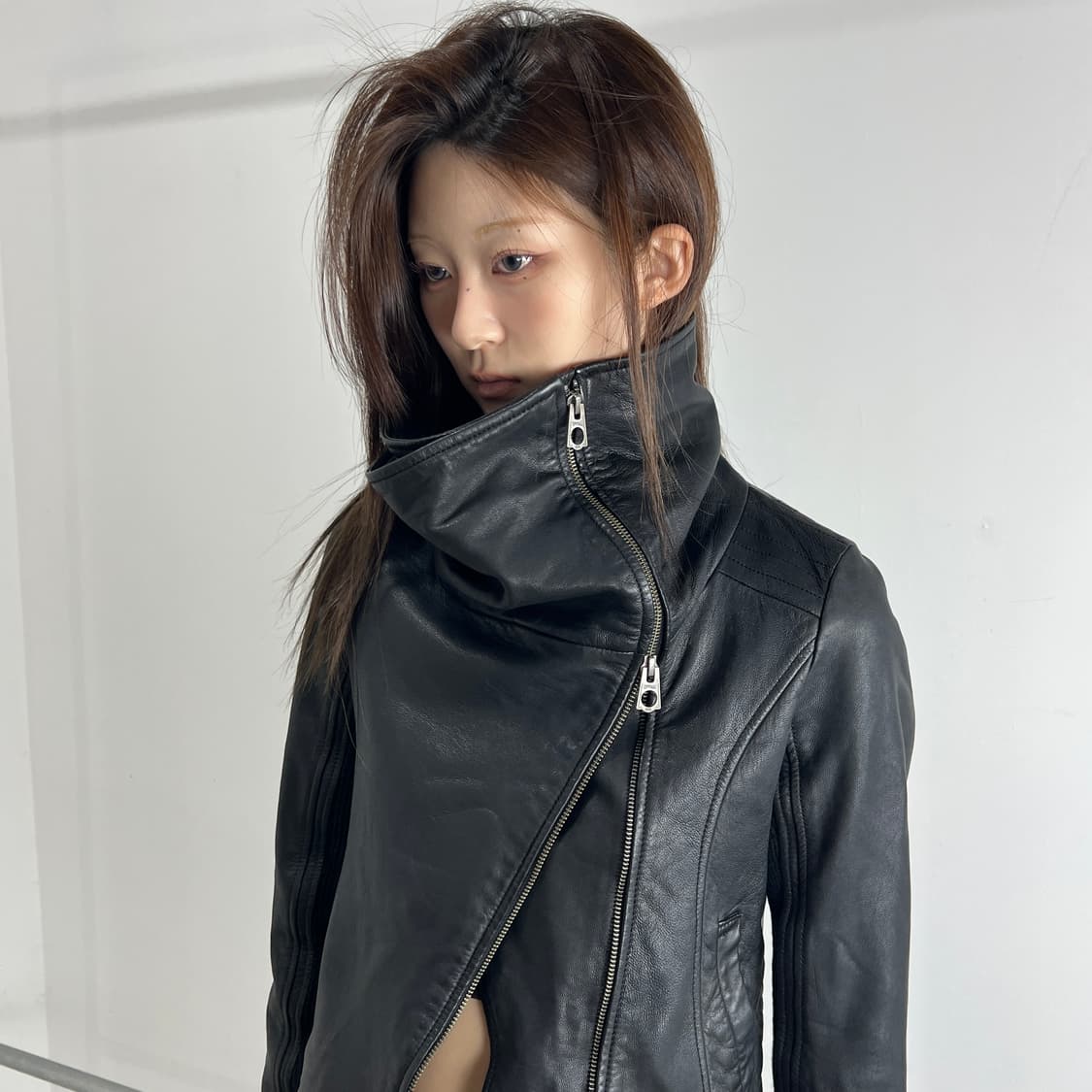 스파이럴걸 하이넥 고트 레더 자켓 상품이미지4