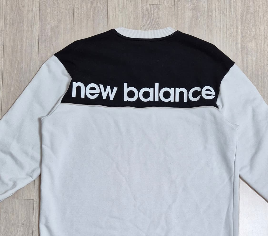 뉴발란스 스트링 맨투맨 상품이미지2