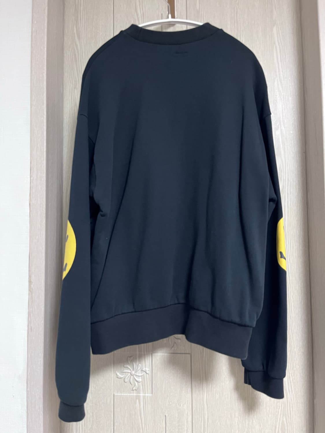 캐피탈 에코 플리스 크루넥 스웨트셔츠 레인보위 패치 블랙 3사이즈 상품이미지3