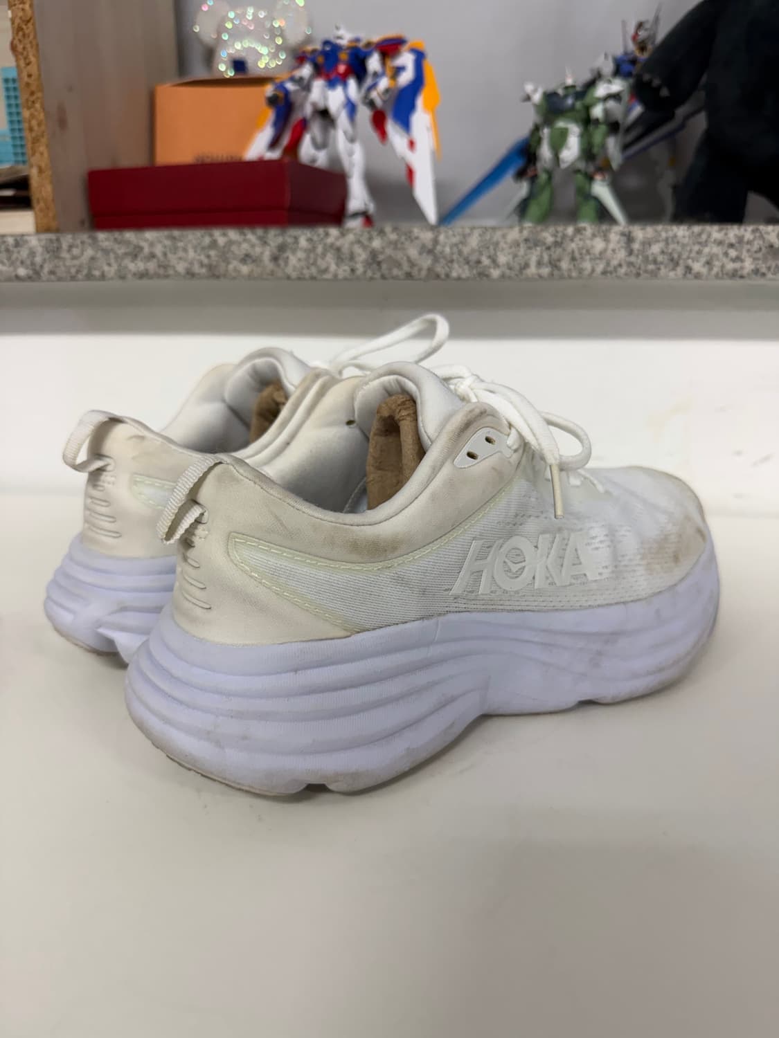 정품) 호카 본디8 화이트 운동화 240 상품이미지5