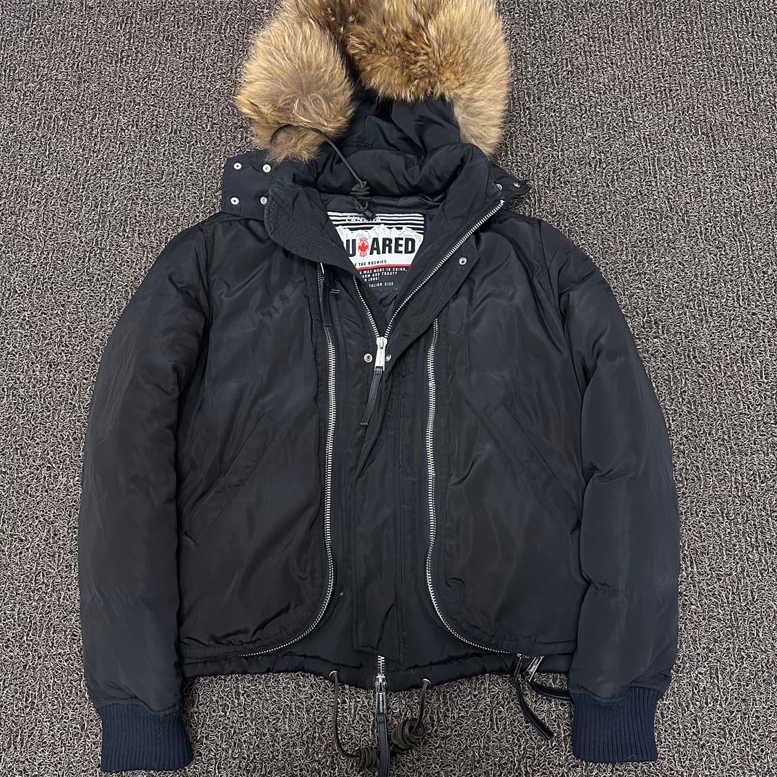 디스퀘어드 라쿤 털 숏 패딩 블랙 46사이즈 상품이미지1