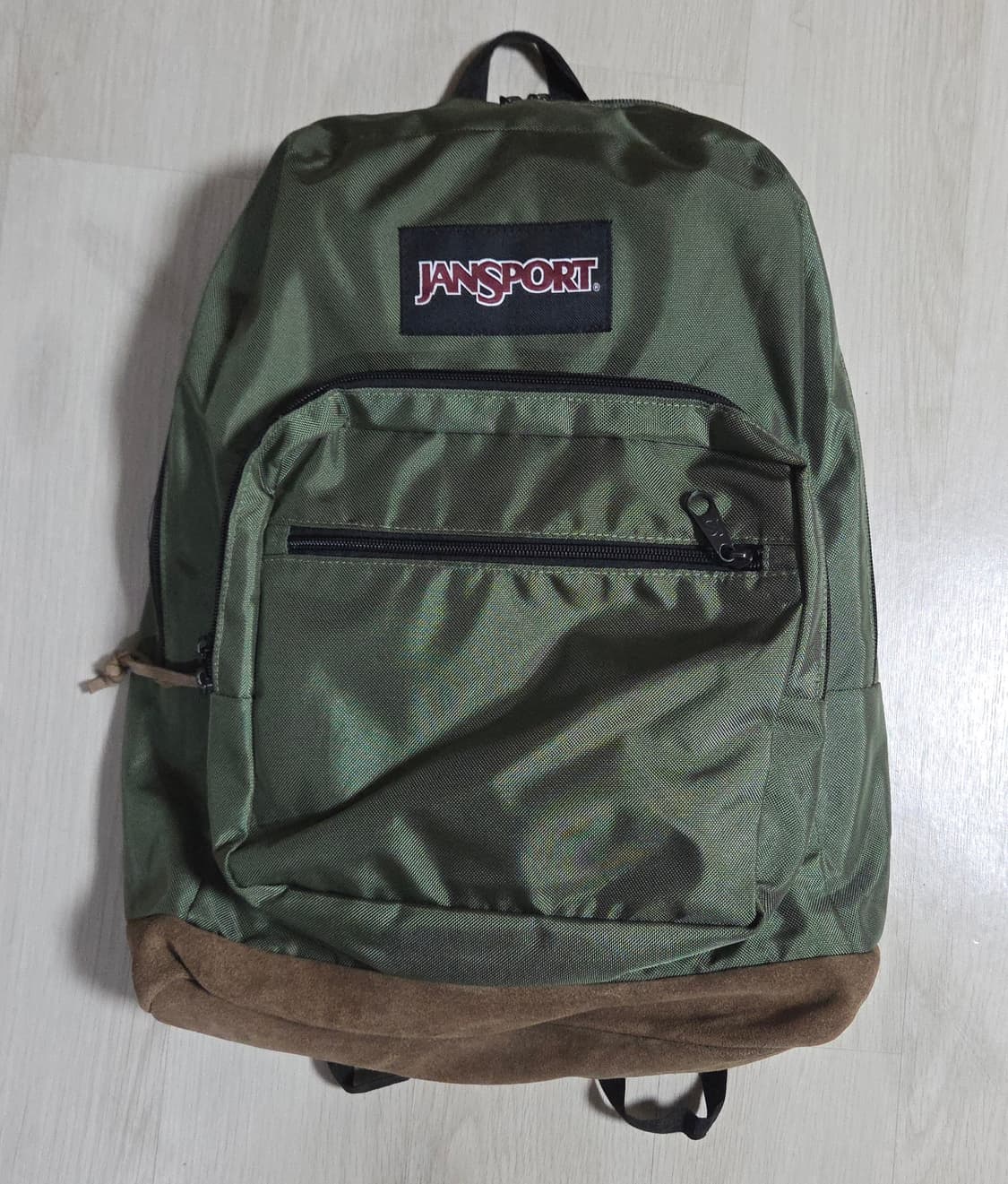 (착샷) 잔스포츠 라이트백 백팩 스웨이드 그린 상품이미지1