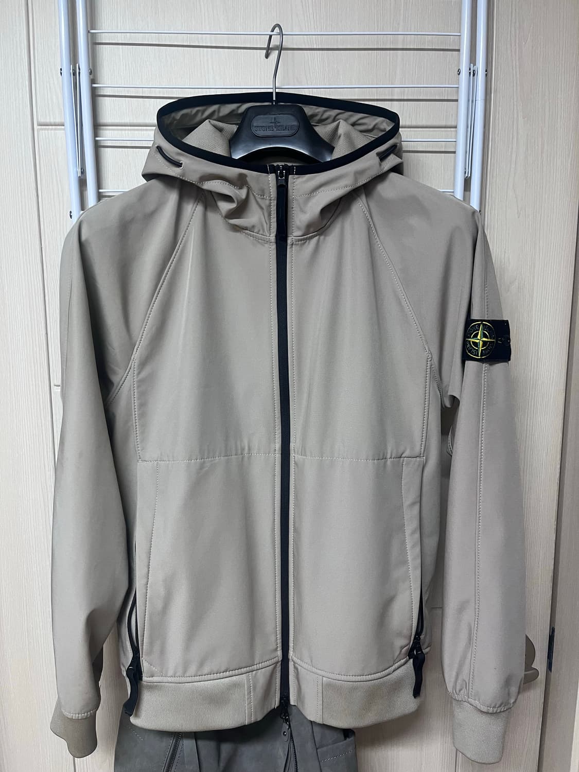 스톤아일랜드 라이트 소프트쉘-R E.DYE 상품이미지2