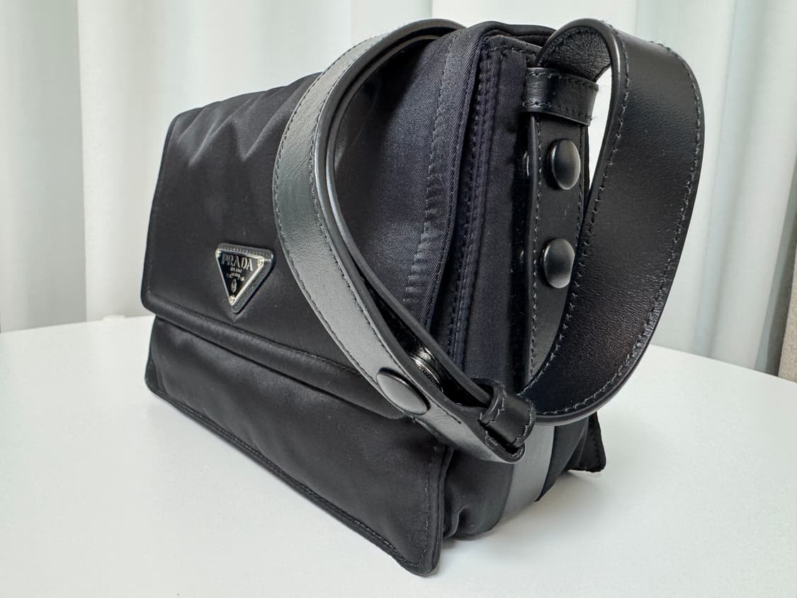 프라다 트래블러 스몰 리나일론 패딩 숄더백 상품이미지5