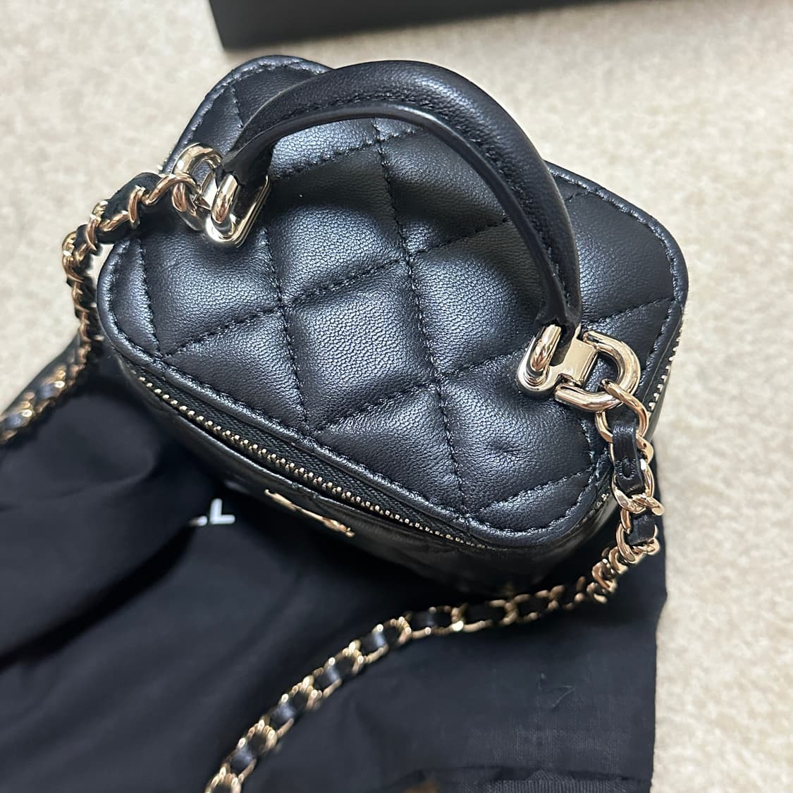 샤넬 베니티 탑핸들 블랙 내장칩버전 샤넬미니백 상품이미지7