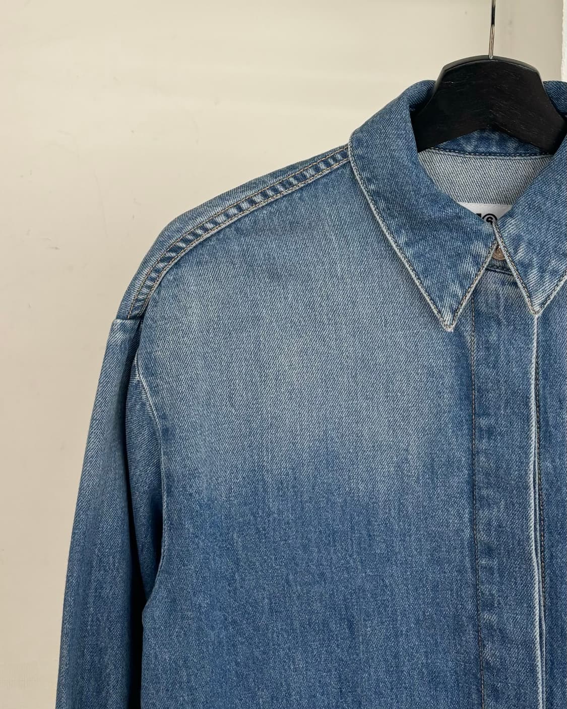 엠엠식스 포켓 자수 오버사이즈 데님 셔츠 상품이미지3