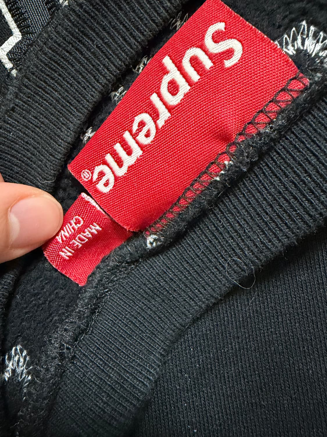 슈프림 22fw 자수 헤비 맨투맨 105 상품이미지5