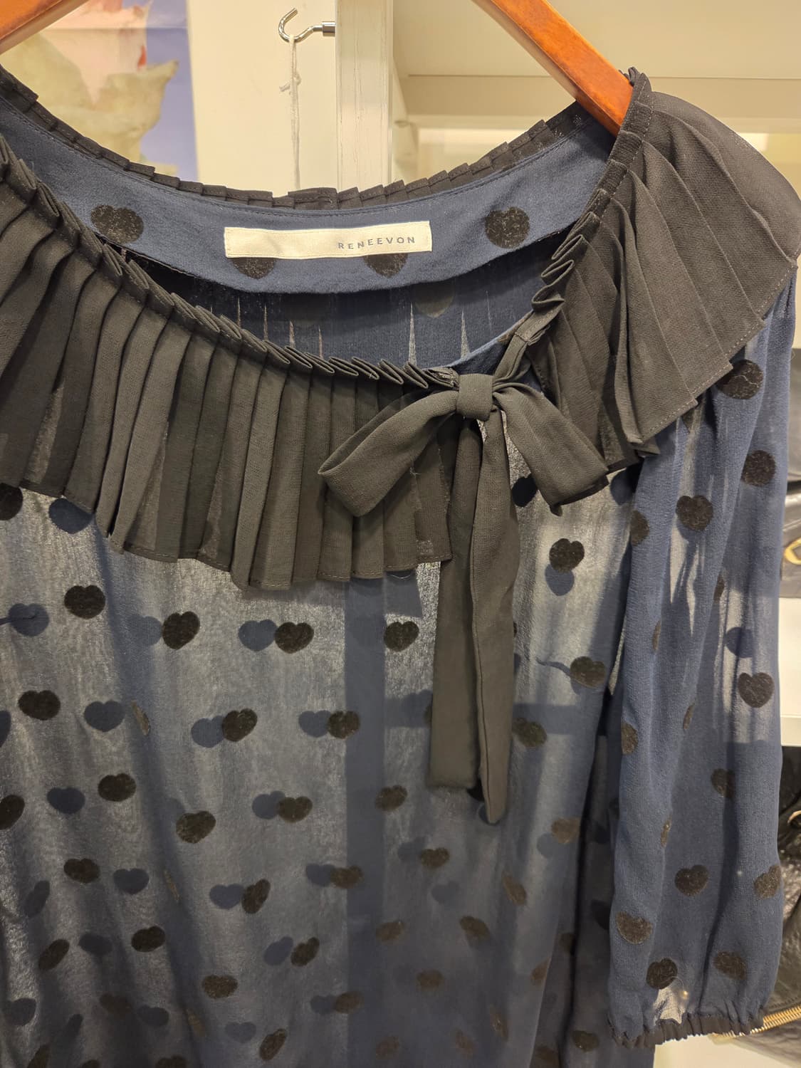 레니본 하트 땡땡이 실크 100 블라우스 상품이미지4