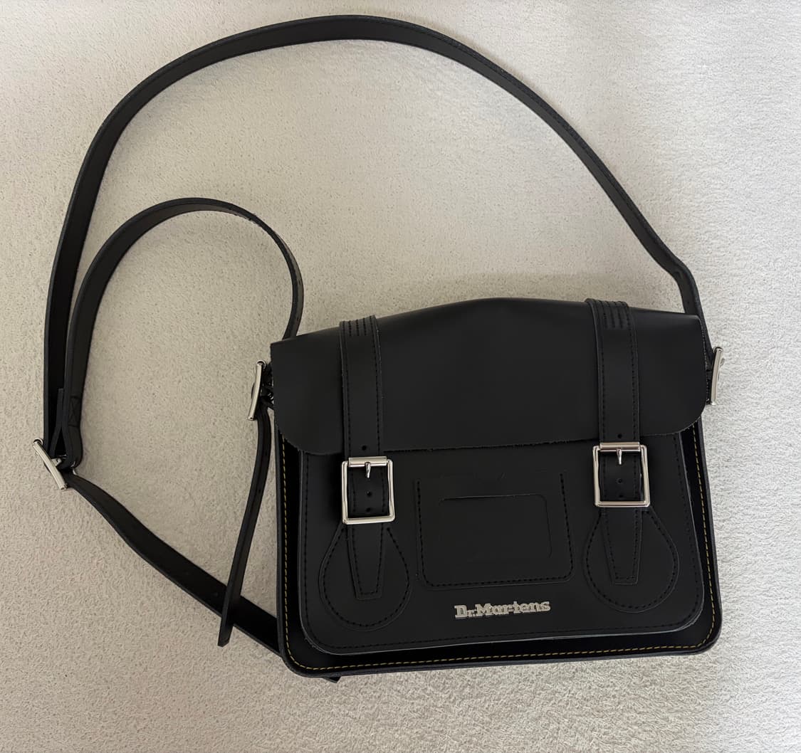 닥터마틴(Dr.Martens) 11인치 레더 사첼백 (블랙) 상품이미지1