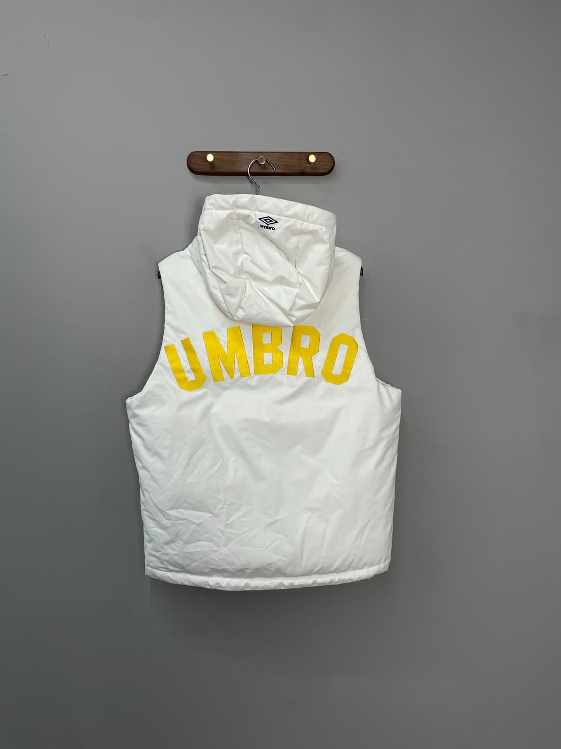 엄브로 빅로고 화이트 패딩 조끼 H1752 상품이미지4