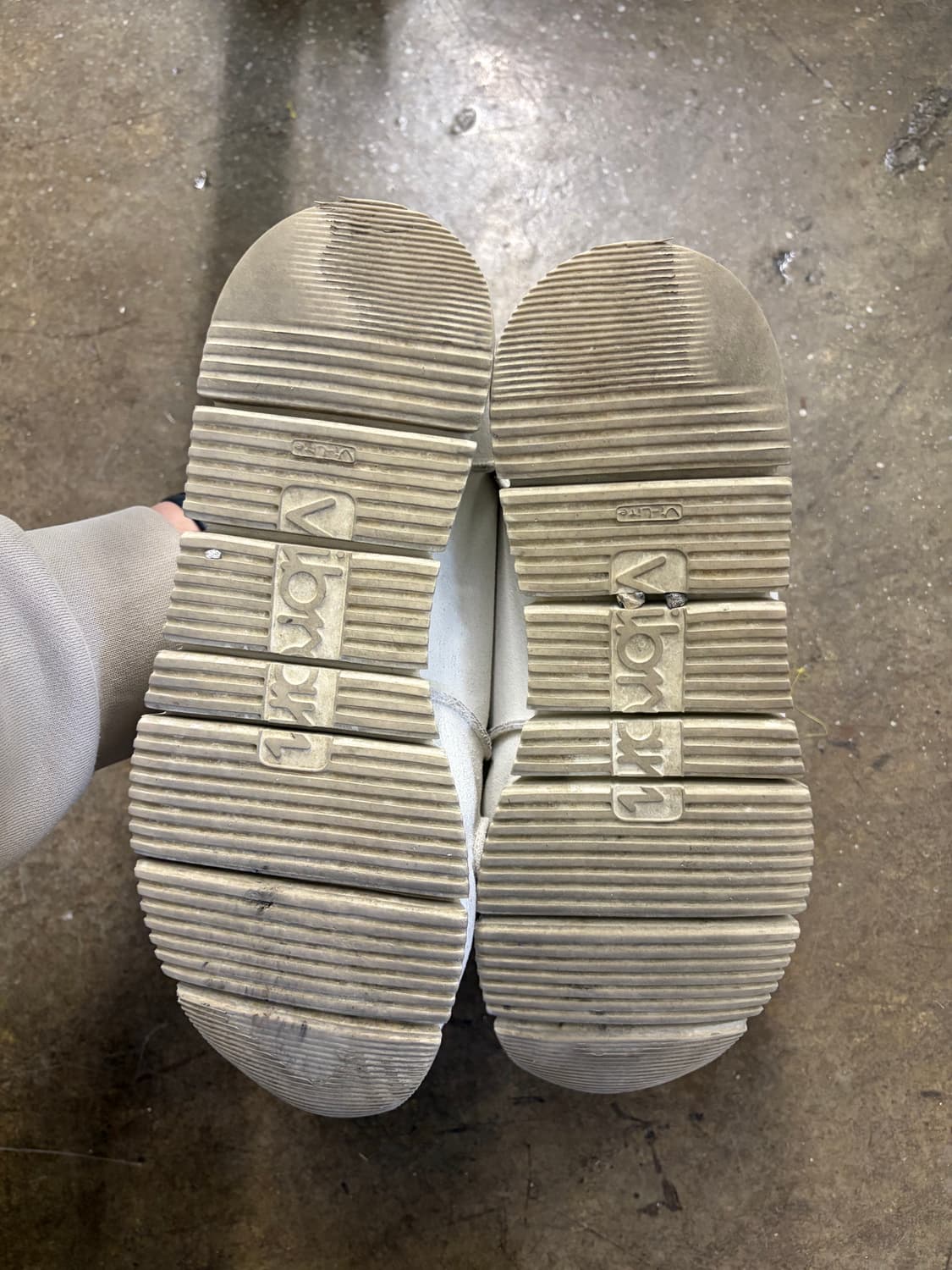 부테로 화이트 스웨이드 스니커즈 41 상품이미지6