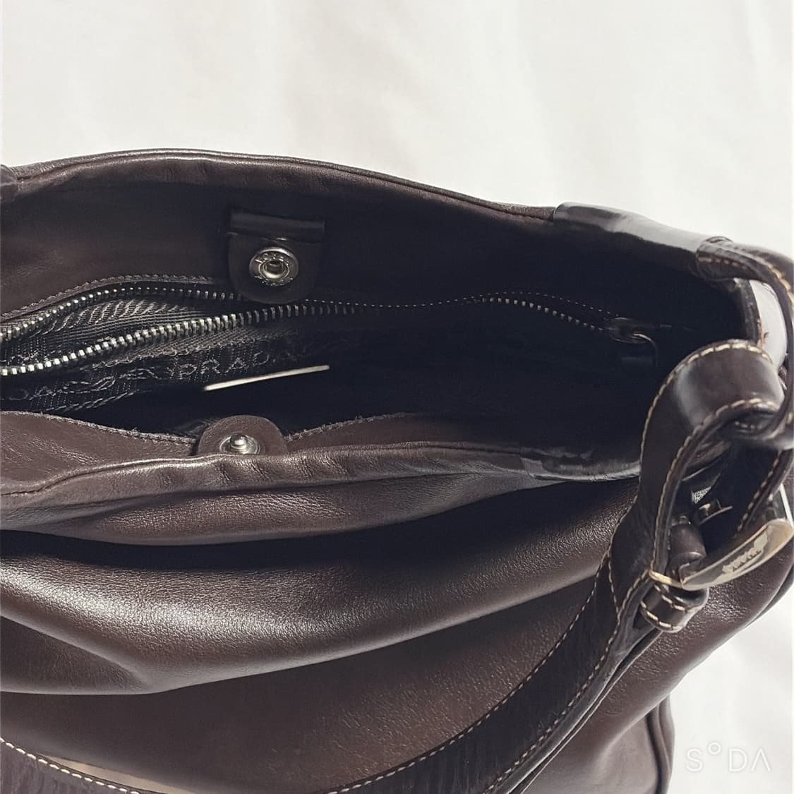 프라다 비텔로 피비 숄더백 호보백 브라운 상품이미지6