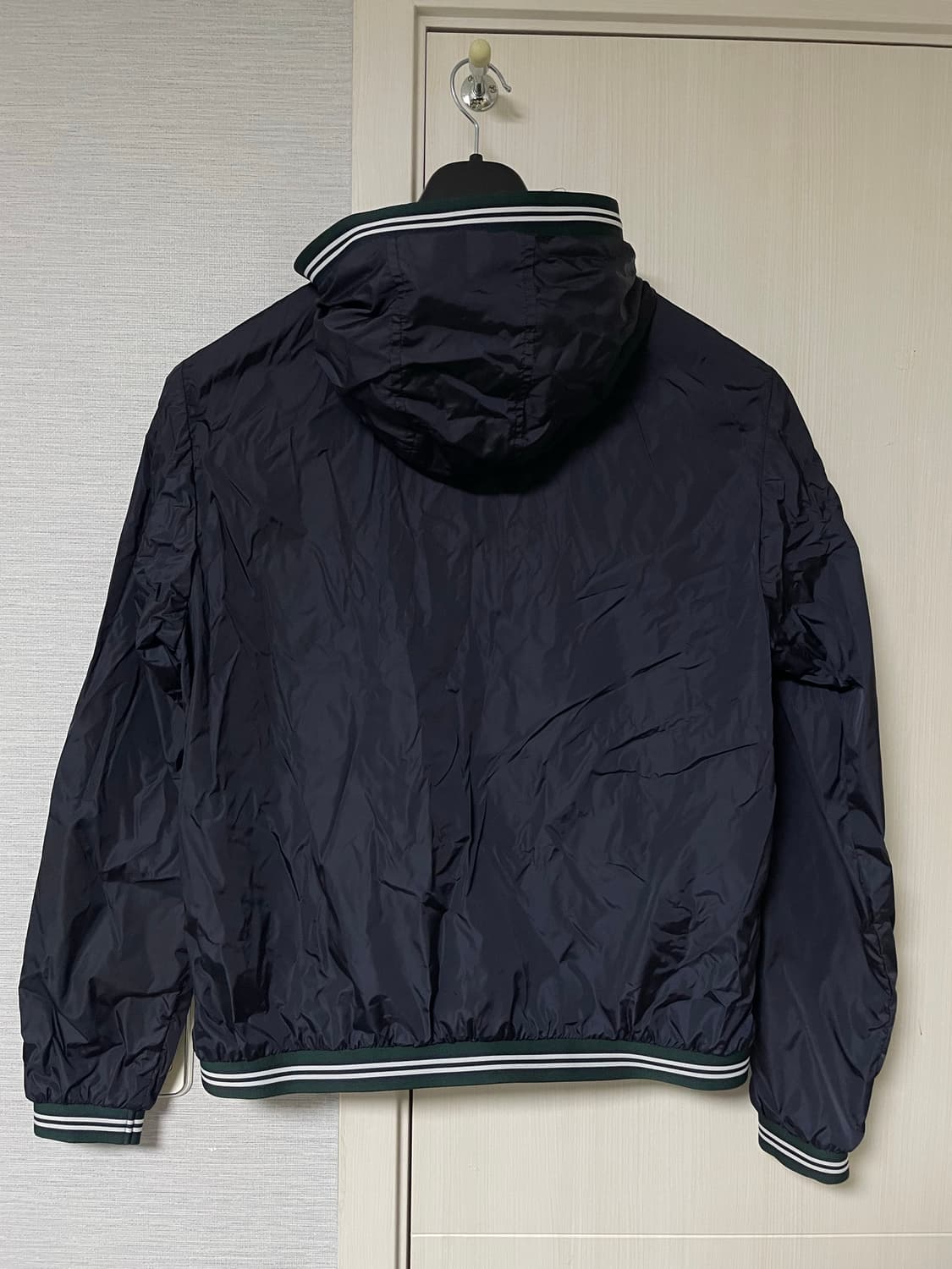 [2] 몽클레어 네이비 컬러 장클로드 바람막이 후드자켓 상품이미지2