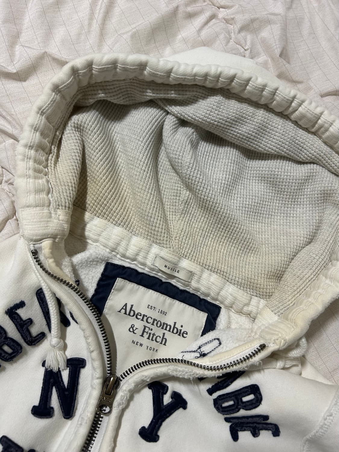 아베크롬비 데미지 디테일 화이트 후드집업 상품이미지8