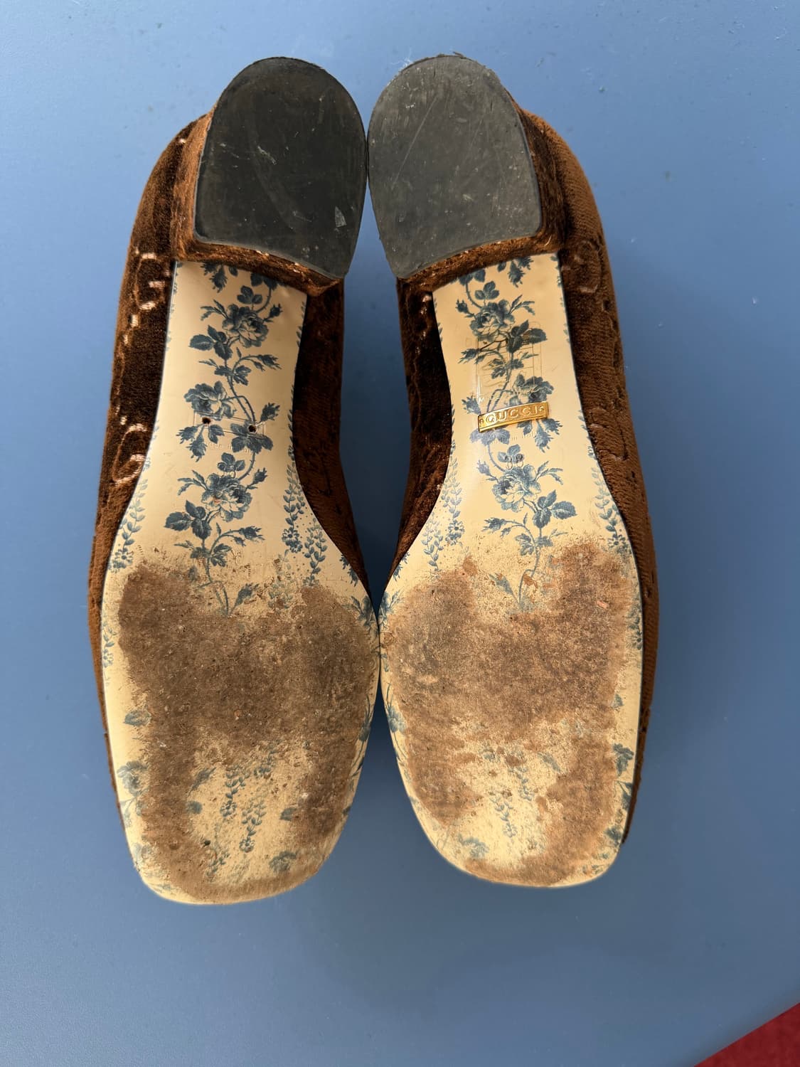 구찌 스트라이프GG 벨벳 펌프스 상품이미지3