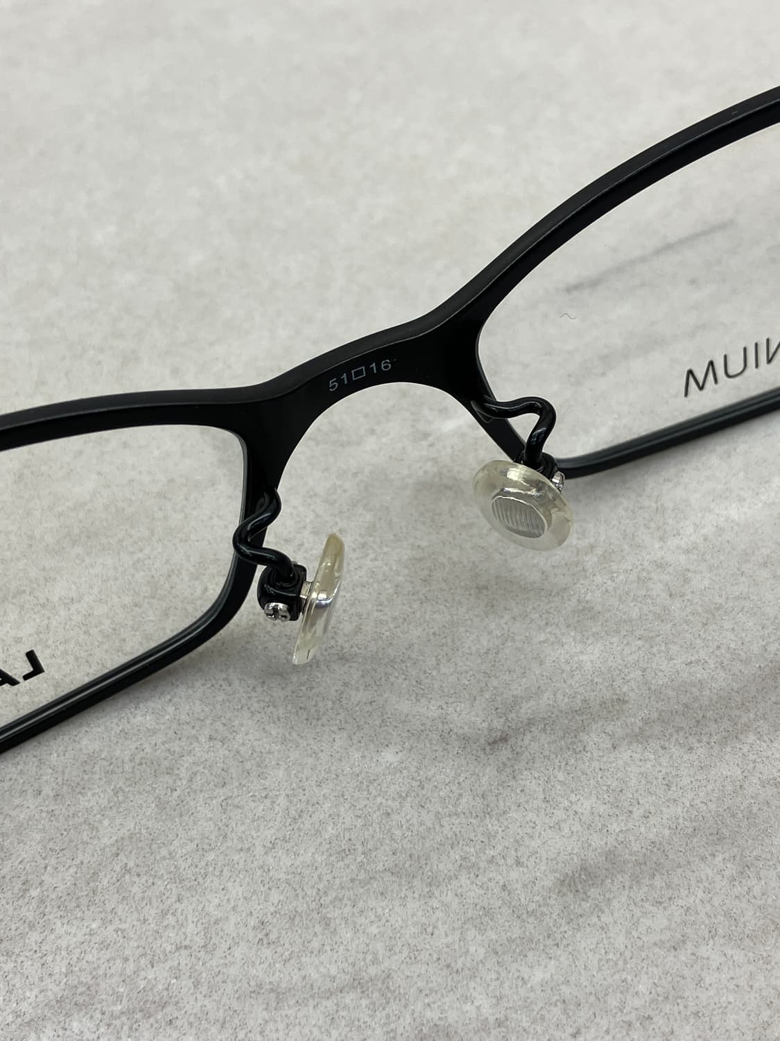 라코스테 LACOSTE 블랙실버 소프트 스퀘어 메탈테 안경 상품이미지4