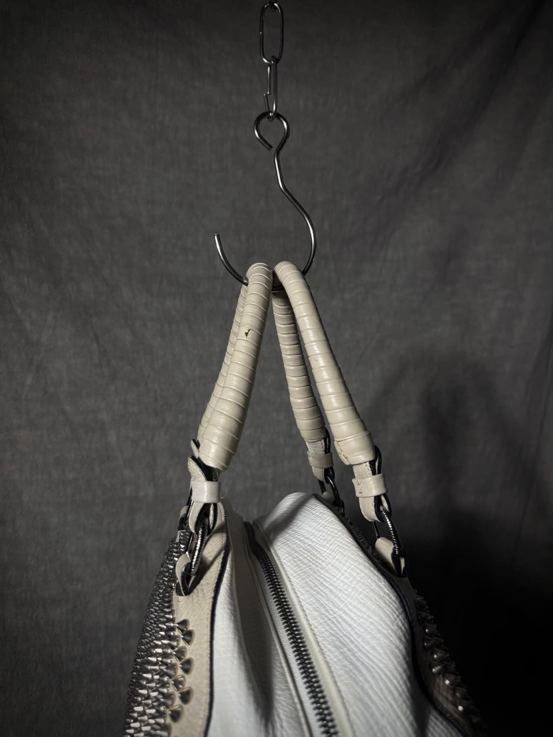 Christian Louboutin Studded Hand Bag  상품이미지4