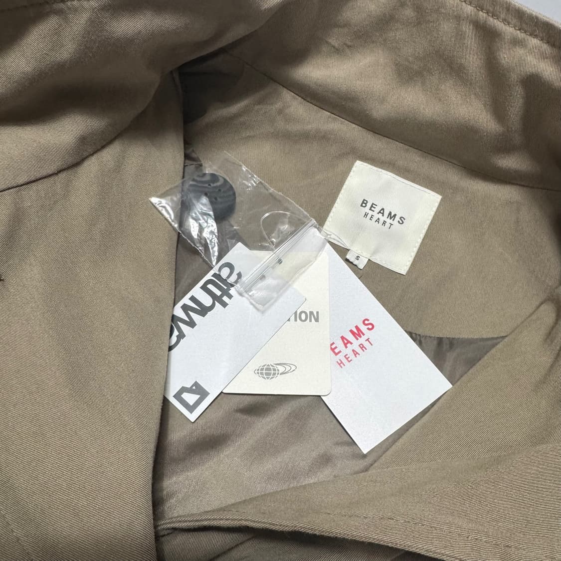 빔즈(BEAMS HEART) 베이지 코튼 나일론 벨티드 루즈 트렌치 코트 상품이미지4