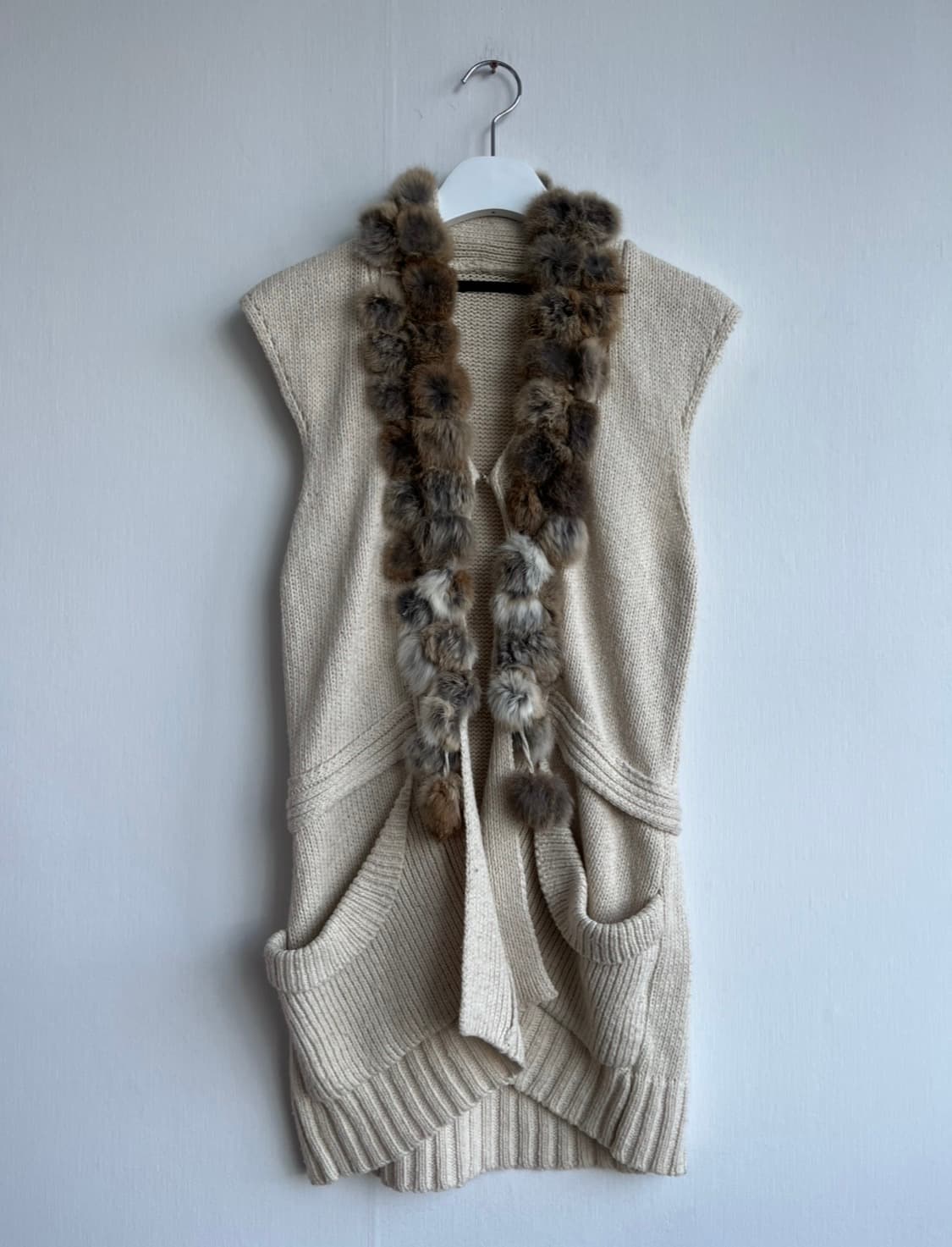 베이지 니트 퍼 트리밍 베스트 가디건 상품이미지1