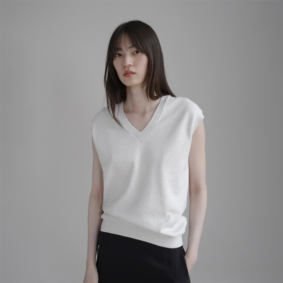 22ss light flowy sweat v-neck vest 상품이미지2